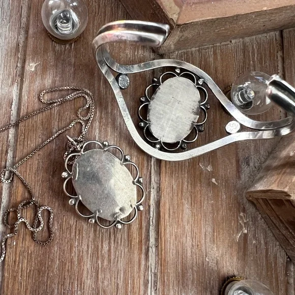 Shadowbox Turquoise Jewelry Set - Picture 4 of 6